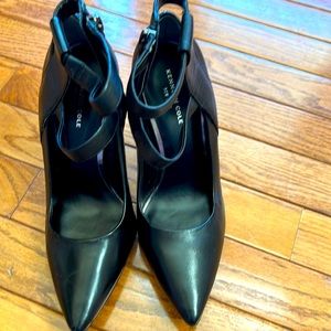 Kenneth Cole 6.5 preloved but great condition. 4” heel.